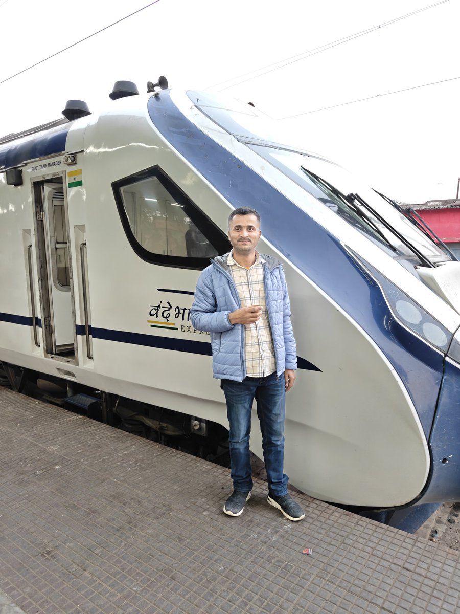 DhanushdhariK10's tweet photo. कोशिश करना कि तीन चीज सीख जाओ !
पैसे कमाना, खाना बनाना,
और अकेले रहना
बाकी समय खुद सिखा देगा
#Zindgi https://t.co/DnwMS0AWFe