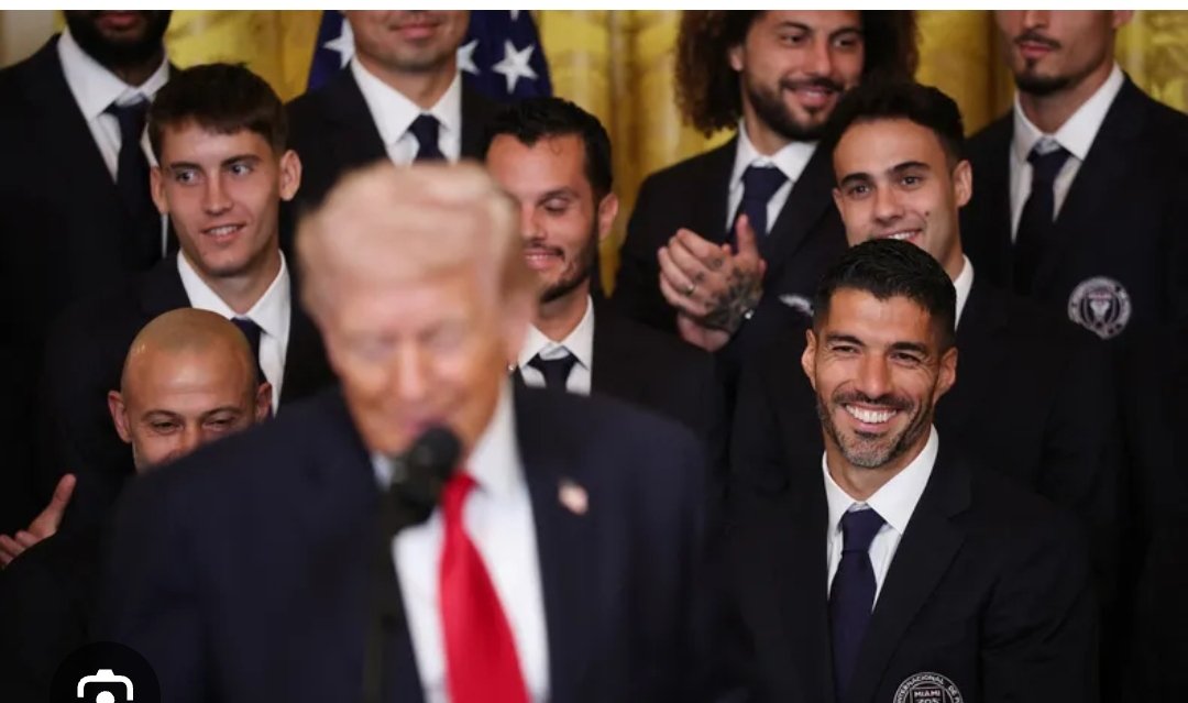 GustavoPintos60's tweet photo. Que Suárez festeje a las risas las barbaridades que dice el asesino de Trump es una de las vergüenzas más grandes de un deportista uruguayo en toda la historia. https://t.co/cXZRxaLZV8