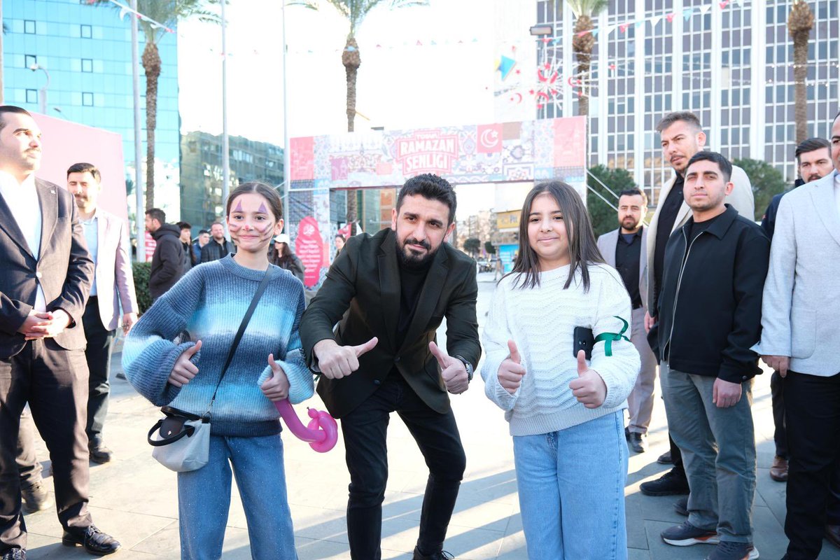 📍İzmir Cumhuriyet Meydanı

Ege’nin incisi İzmir’de Ramazan coşkusu meydanlara taştı! 🌙
Gençlerimizin enerjisiyle Ramazan Şenlikleri unutulmaz bir akşama dönüştü! 🔥