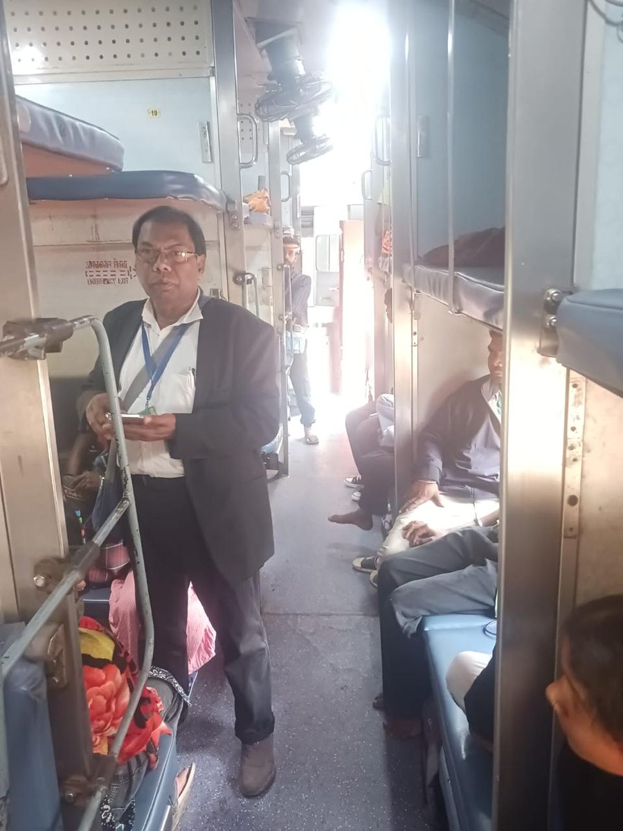 CKP_Division's tweet photo. A mega ticket checking drive by Chakradharpur Division led to 603 detections and ₹4,25,140/- in penalties.
Let’s ensure a smooth journey — always travel with a valid ticket.
#ckpdivision 
#ResponsibleRailYatri https://t.co/T7PHOHhAGG