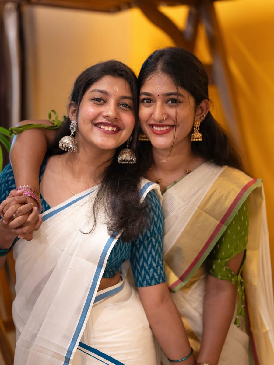 Which combo would you choose???😍

white with black        or                 both white