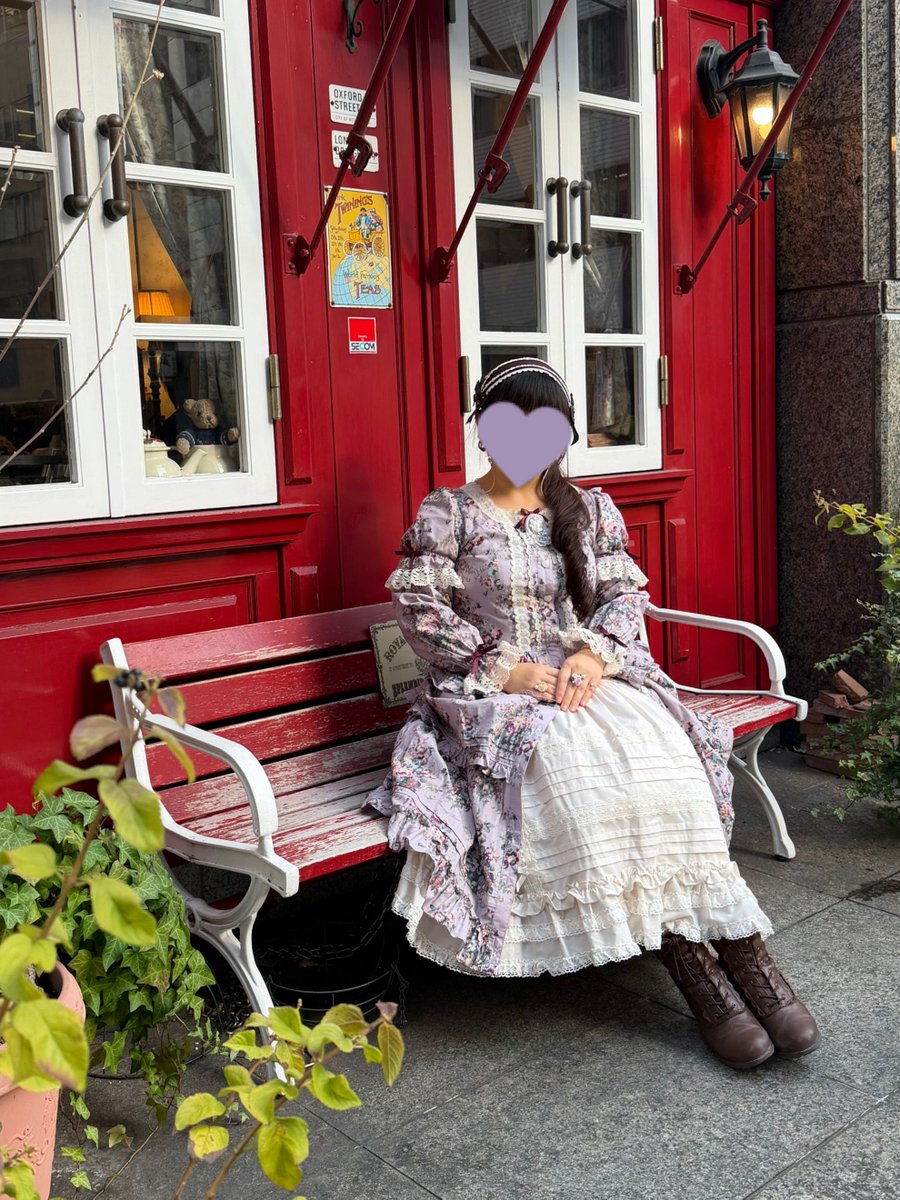 関西を訪れています💜

本日の装いは、華麗な薔薇のロココドレスをメインとしたコーディネートでした✨

観光メインで過ごした日🌱
沢山歩きまわって色んな場所見られて楽しかった(*´ー｀*)