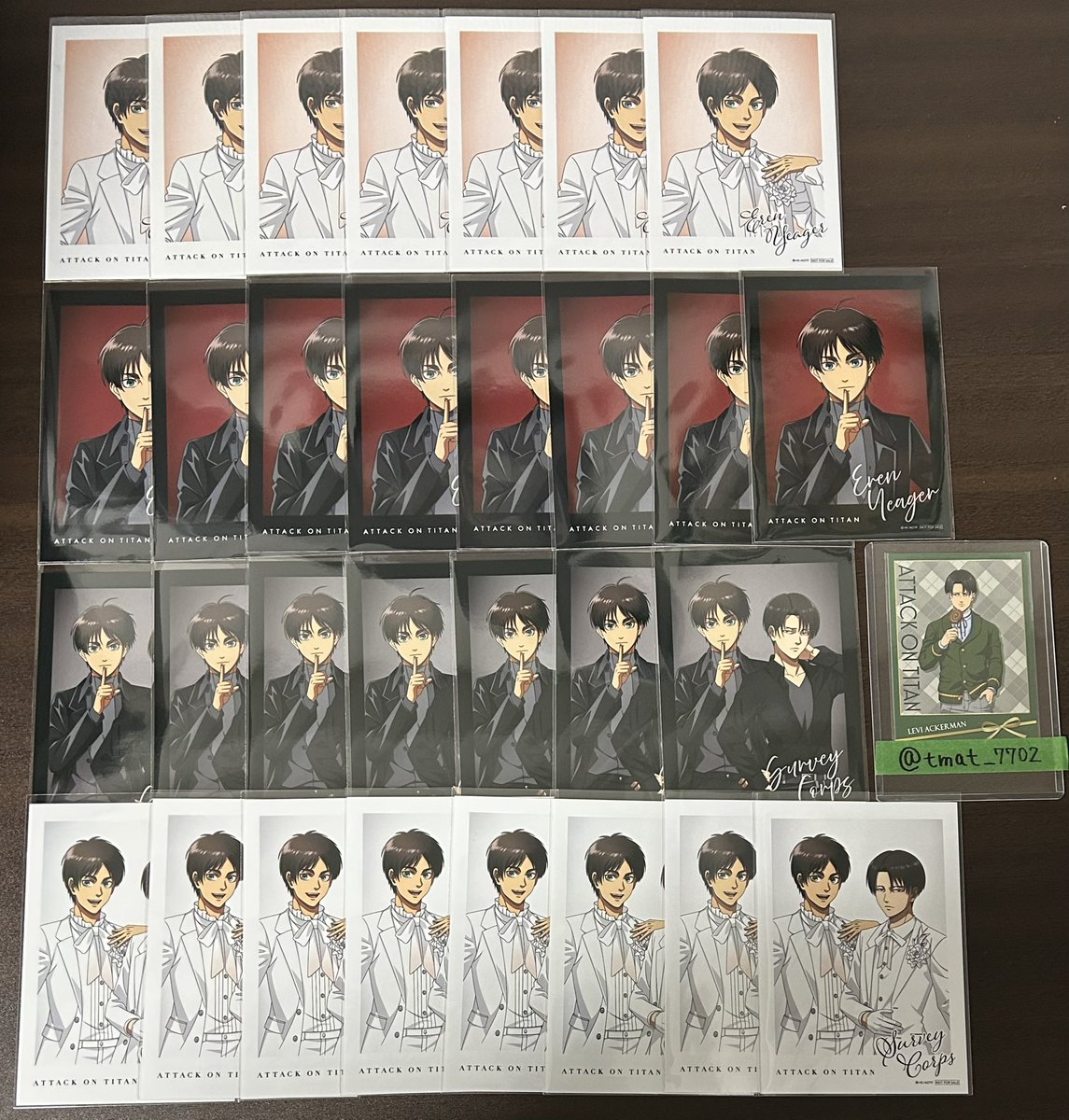 tmat_7702's tweet photo. 【交換】 進撃の巨人 アニメイト アニメイトフェア 特典 

【譲】
white エレン 
white エレン＆リヴァイ
black エレン
black エレン＆リヴァイ

【求】
リヴァイ (写真2枚目♡のもの)

郵送交換のみ
ご不快でなければ2対1の交換も可能です
検索からもお気軽にお声掛けいただけますと幸いです(_ _)！ https://t.co/xI0cRGgYy0