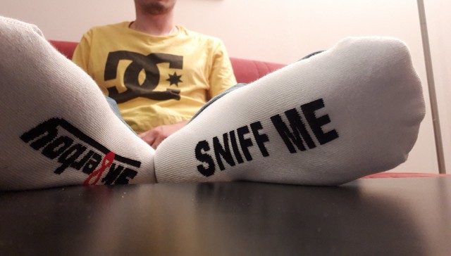Feetkiff3r's tweet photo. Still relaxing, Still waiting for you 😈 #GaySocks #GayFeet https://t.co/gnKVdxuylB