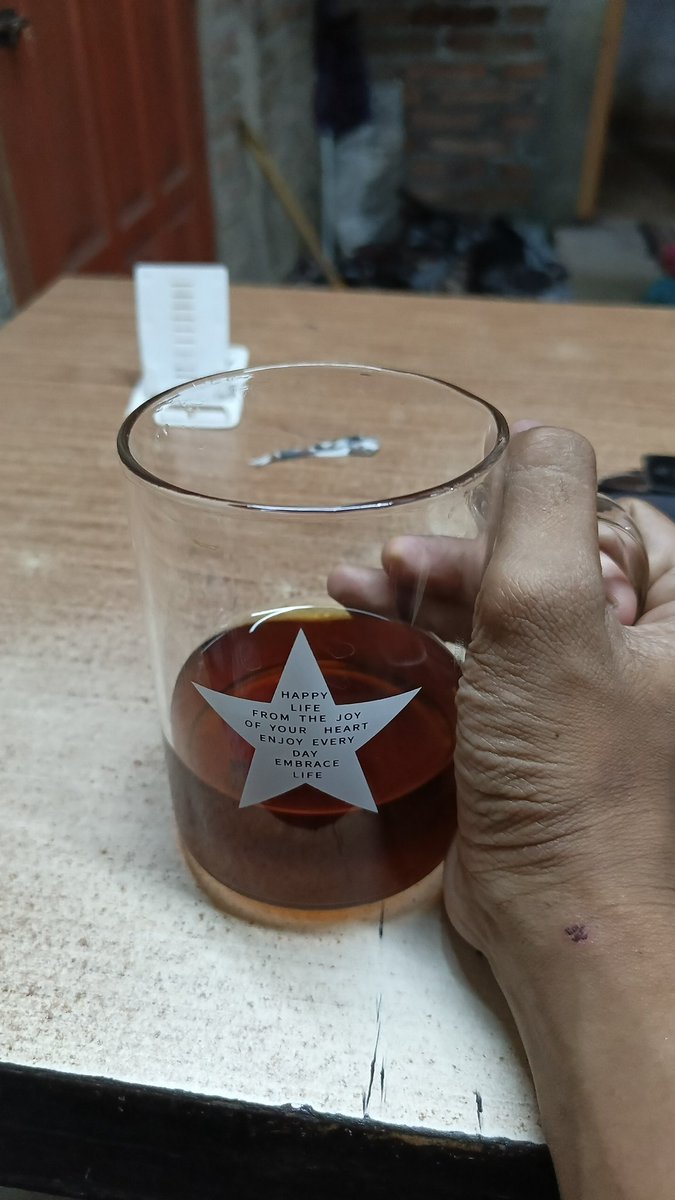 Lagi lagi ada rasa heran sama rencana tuhan, heran dengan hal apa yg aku lakukan hingga di pertemukan dengan perempuan sepertinya dia yg benar" buat kagum dan beruntungnya aku bisa menyanginya dengan segala upaya. mari rayakan semua nya untuk dia 🌻💫