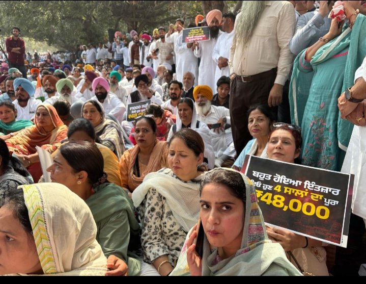 LataVermaINC's tweet photo. “Sadda Haq Aithe Rakh”

A massive protest led by PCC president @RajaBrar_INC ji was held to remind the @AamAadmiParty  of its promise to provide Rs 1000 per month to every woman in Punjab, and to demand that it honour its commitment by immediately providing the pending Rs 48,000. https://t.co/T2Lox5E7w0