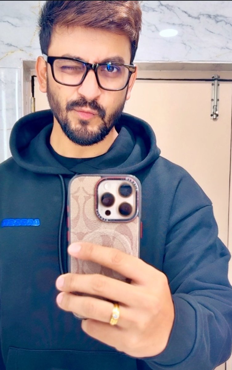 Afreenbonny tweet media