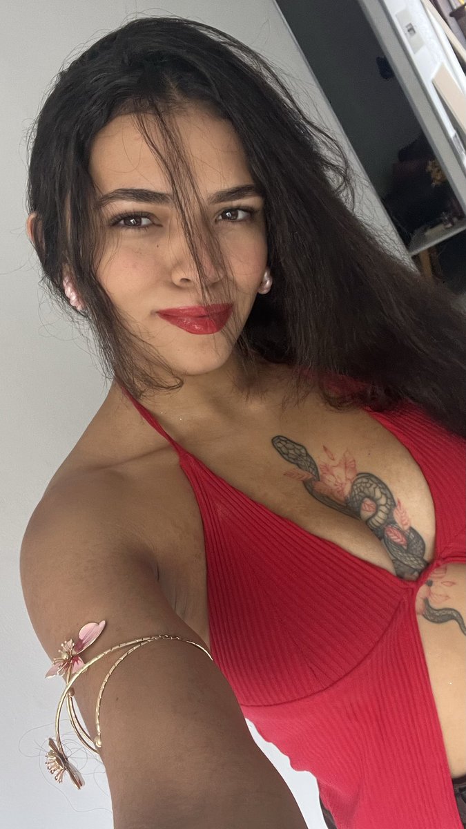 madamScarlet777's tweet photo. You're going to swallow every last drop of my saliva🤮🤢 https://t.co/Gk8riNNslB