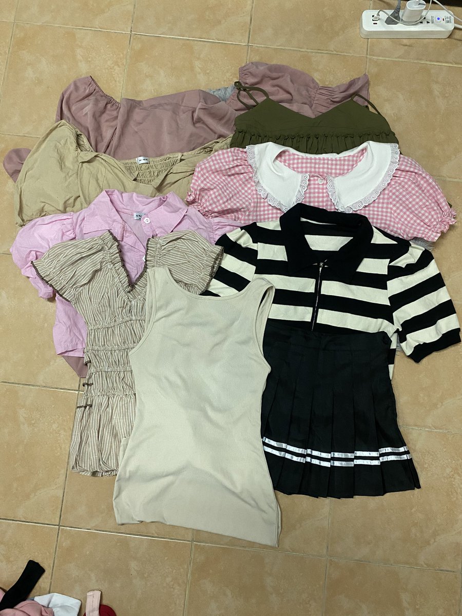 phazterrr's tweet photo. โล๊ะตู้ ✅✅✅✅ ปัก+รี ลด10บาทค้่บบ เดี๋ยวมาลงงับ
 #เสื้อผ้ามือสอง #ส่งต่อเสื้อผ้า https://t.co/q2bI1WxXXp