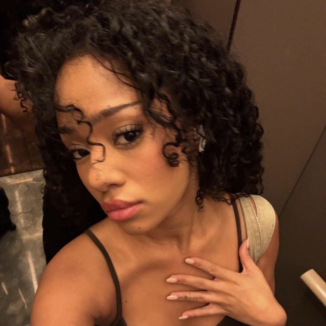manonethel's tweet photo. do you love this diva? https://t.co/hAk63edtA3