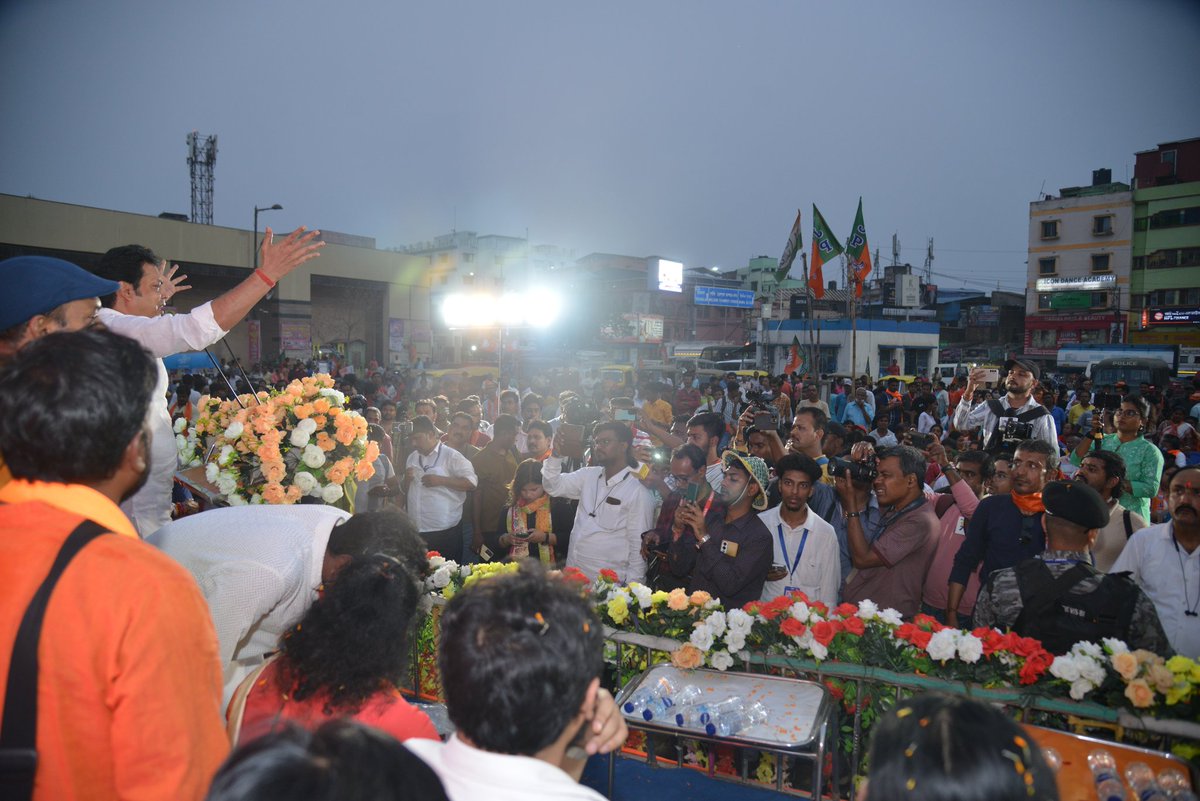 IndranilKhan's tweet photo. Day 3 of #ParivartanYatra in South 24 Parganas vibhag today culminated in a massive Jana Sabha at Bata More in Maheshtala AC addressed by Hon'ble MP and ex-CM Tripura Shri Biplab Kumar Deb dada.
#BJP #WestBengal #DiamondHarbour #Satgachia #Maheshtala #BudgeBudge
@narendramodi @AmitShah @NitinNabin @blsanthosh @sunilbansalbjp @byadavbjp @amitmalviya @mangalpandeybjp @BjpBiplab @SamikBJP @SuvenduWB @Amitava_BJP