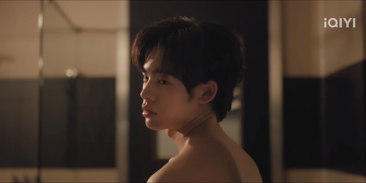nomkhaa's tweet photo. HES SO SEXY BRO THAT WAIST, THE SLOWLY TAKING OFF CLOTHES, LOOKING BACK, PLEASE WTFFF

DUANG WITH YOU EP6
#ด้วงกับเธอEP6 https://t.co/dpArvs5CkW