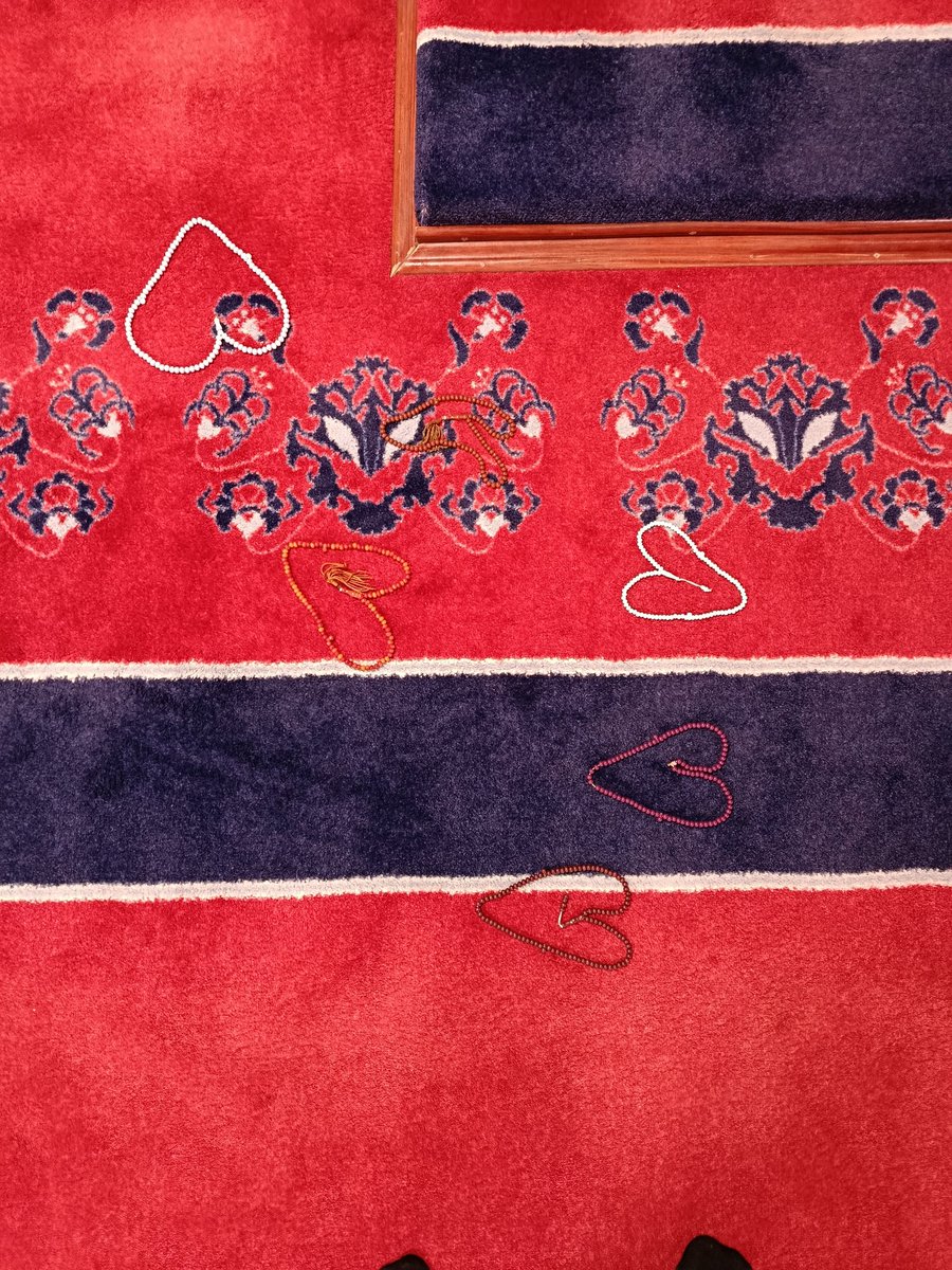 Mescide bir kız çocuğunun eli değmiş belli