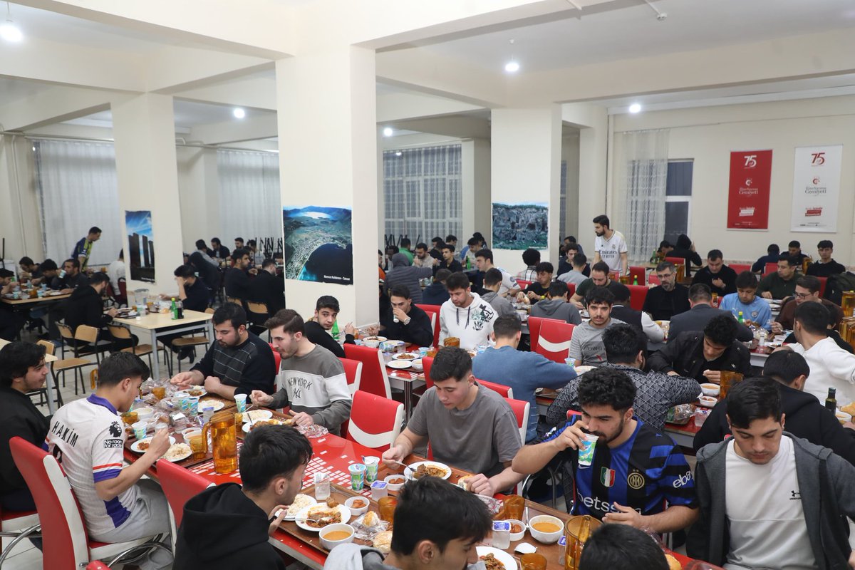 İlim Yayma Cemiyeti’nin düzenlediği iftar programına katılım sağlayarak Ramazan ayının manevi atmosferini aynı sofrada paylaşmanın huzurunu yaşadık. 

Gönül soframızda bir araya gelerek birlik, beraberlik ve kardeşlik duygularını pekiştirdiğimiz bu güzel akşamda; Ramazan’ın