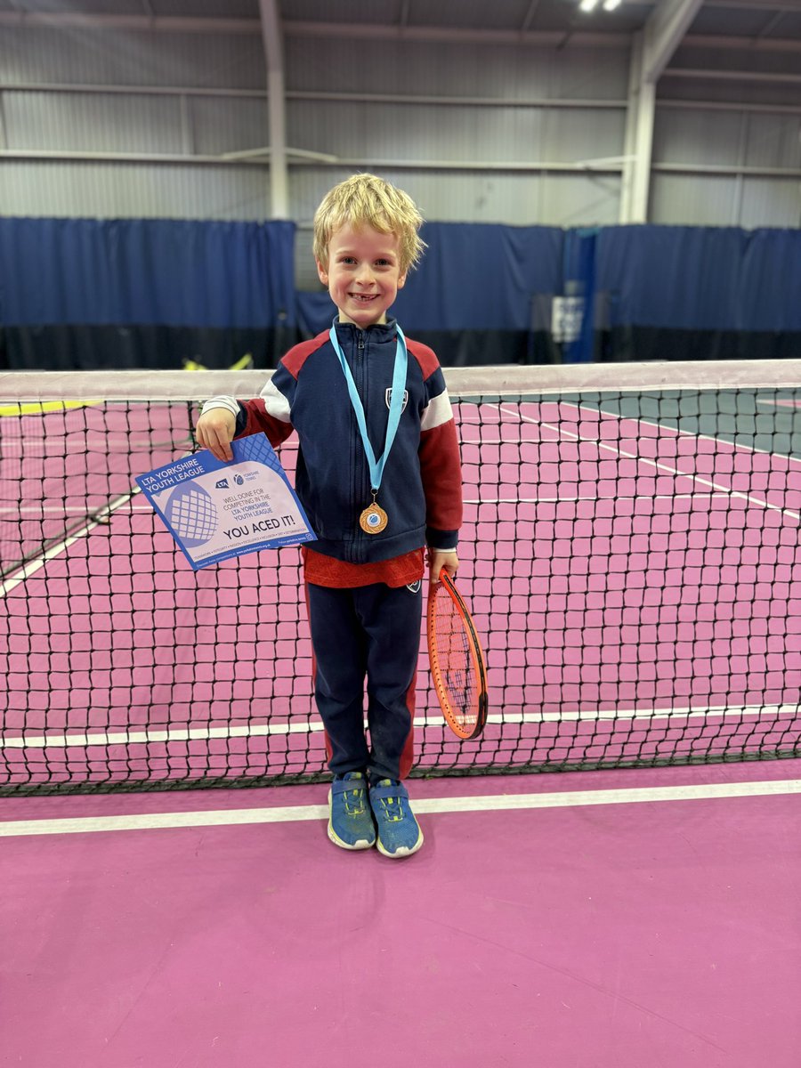mrwebleyteach's tweet image. They only went and won today! He was so happy with his medal, well done team @DavidLloydUK #harrogate and thanks for a superbly well run event @Ilkleytennis @the_LTA @JudyMurray 🎾 #tennis