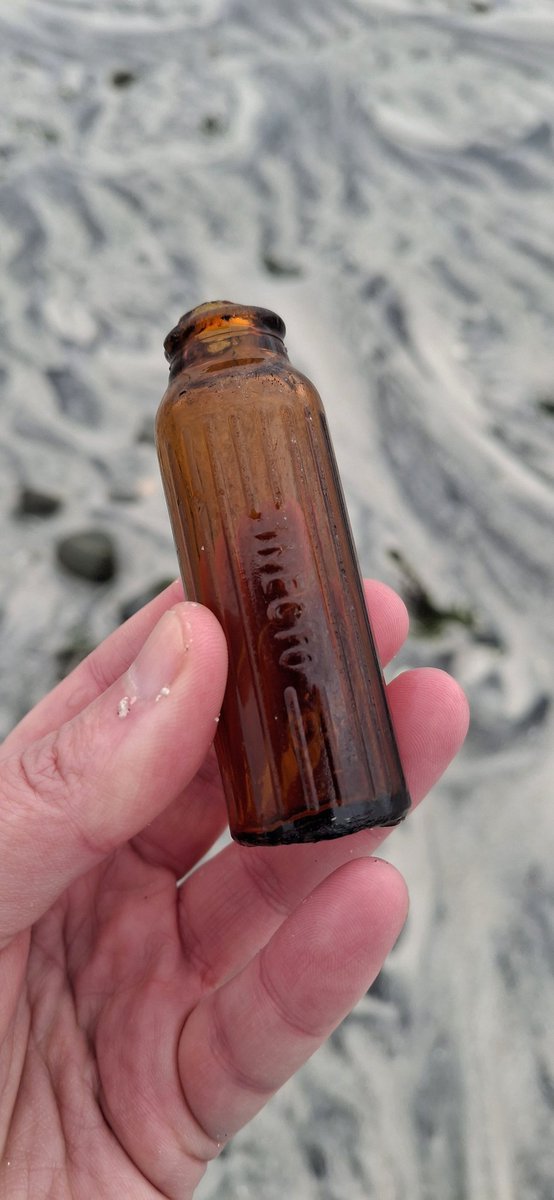 What an amazing find on such a wet &amp; windy day 😯 a small amber coloured glass container with vertical ribs - embossed with 'INECTO'. This would have contained hair dye and had a bakelit lid. Dating back to 1920s /1930s. So chuffed 🙂#OuterHebrides