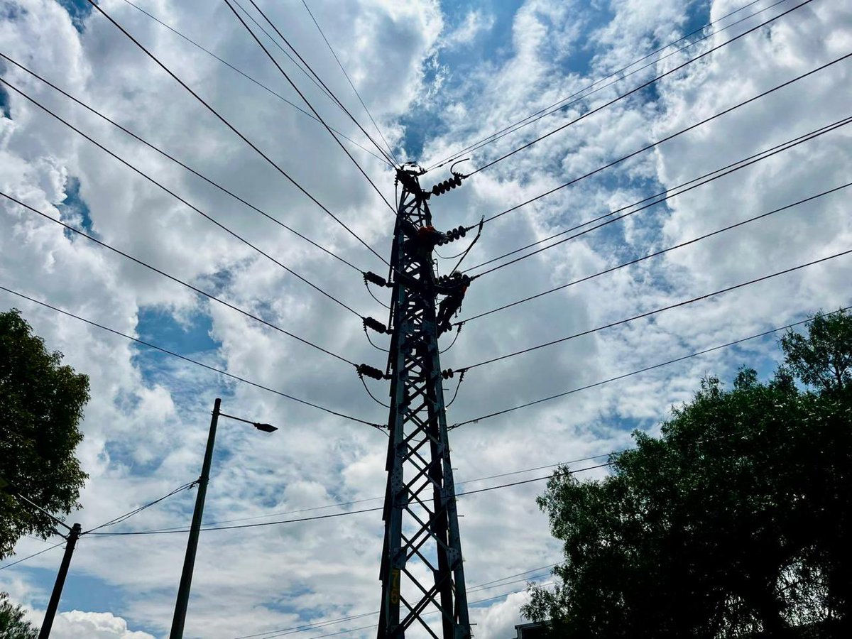 ElectricaQuito's tweet photo. 🚨 #ActualizaciónEEQ

✅ Nuestro personal operativo restableció el #ServicioEEQ en todos los sectores afectados. 💡

Agradecemos su comprensión. 🤝

#EEQtrabajaPorTi #GestiónEEQ #ReparacionesEEQ https://t.co/JjExLidvxJ