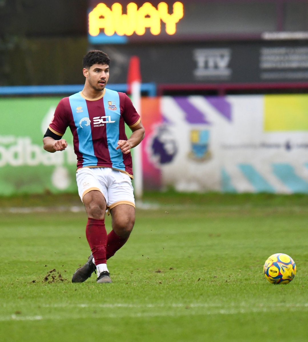 Farnham Town FC tweet media