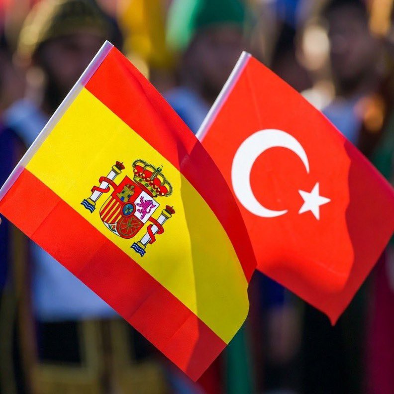 Eğer Türkiye’nin 5 milyon hayranı varsa, ben onlardan biriyim.
Eğer Türkiye’nin 100 hayranı varsa, ben onlardan biriyim.
Eğer Türkiye’nin sadece 1 hayranı varsa, o benim.
Eğer Türkiye’nin hiç hayranı yoksa, bu artık bu dünyada olmadığım anlamına gelir.
Eğer dünya Türkiye’ye