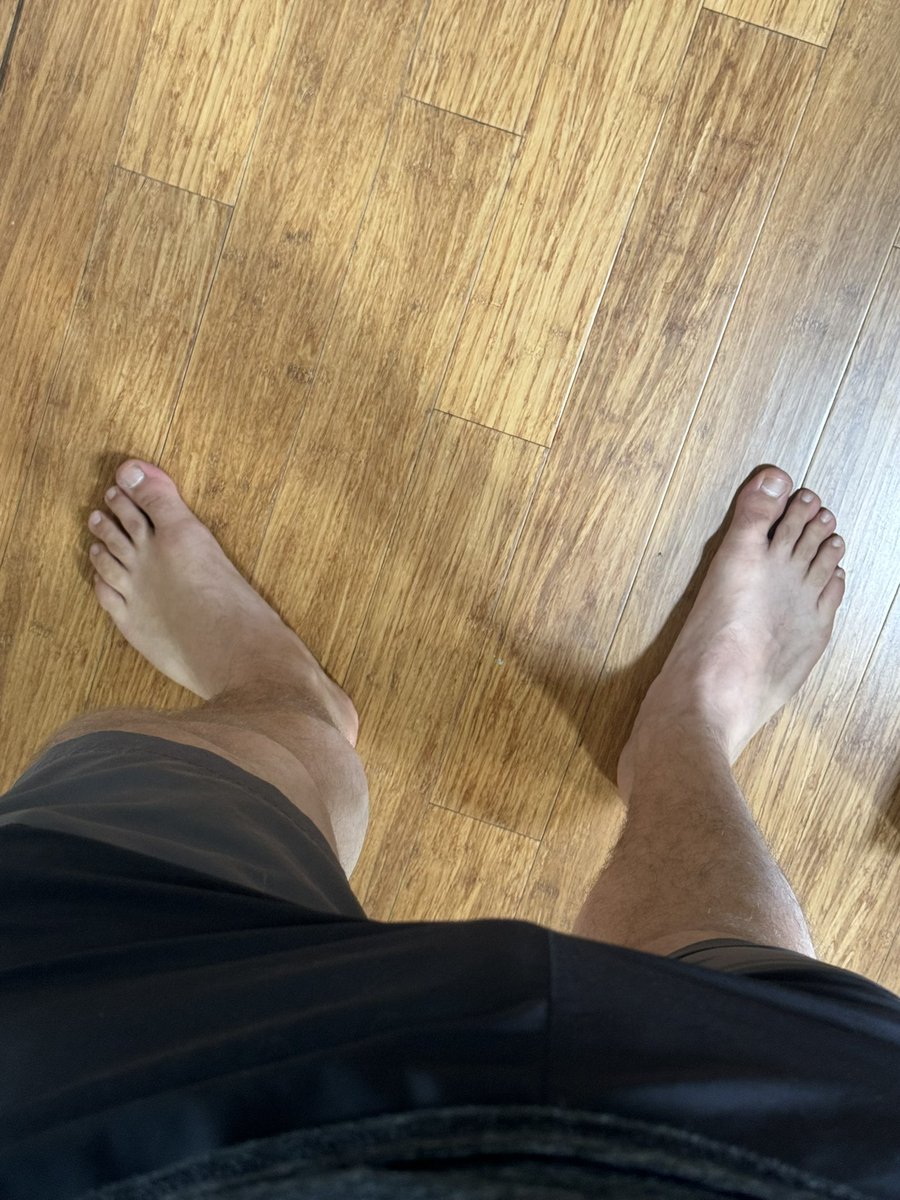 Flip flops or bare feet ? 🦶