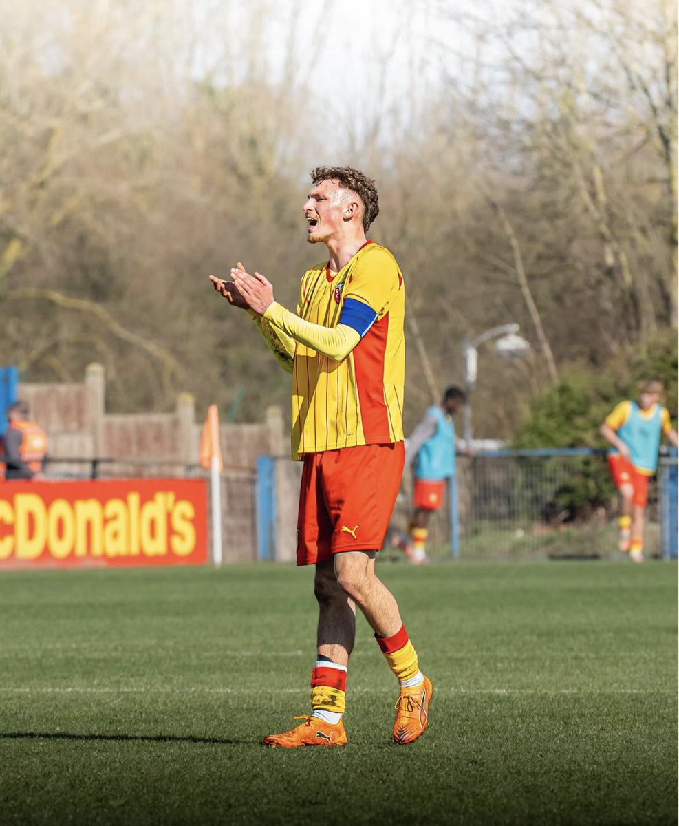 🚨 𝗢𝗙𝗙𝗜𝗖𝗜𝗘𝗟 ! 𝗢𝗦𝗖𝗔𝗥 𝗟𝗘𝗡𝗡𝗘 (𝟭𝟵 𝗔𝗡𝗦) 𝗘𝗦𝗧 𝗖𝗢𝗡𝗩𝗢𝗤𝗨𝗘́ 𝗣𝗔𝗥 𝗣𝗜𝗘𝗥𝗥𝗘 𝗦𝗔𝗚𝗘 𝗙𝗔𝗖𝗘 𝗔𝗨 𝗙𝗖 𝗠𝗘𝗧𝗭 ! 😍✅

Une magnifique nouvelle pour le défenseur Made In La Gaillette qui connait sa première apparition dans le groupe professionnel du RC