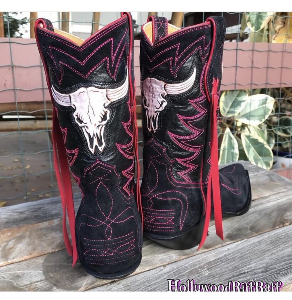 pascalriffraff's tweet photo. I make cowboyboots. See more on my instagram @hollywoodriffraff #cowboyboots #westernwear #customboots https://t.co/0Iasz2xf31
