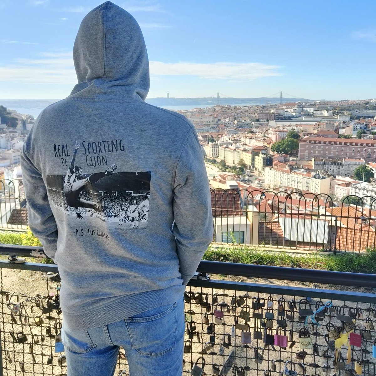 PSLosGuajes's tweet photo. ¡Ya está DISPONIBLE nuestra sudadera Modelo QUINI VOLEA! 👕🆕
-2 modelos con su color (Oversize negro o Cremallera gris)
#quini #sudaderas #futbol #sporting #gijon https://t.co/tngLrWFo1R