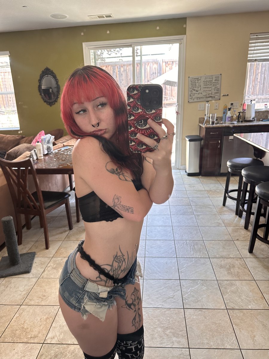 cherryfuneralxo's tweet photo. soft girl <3 https://t.co/yRUZlyQisG