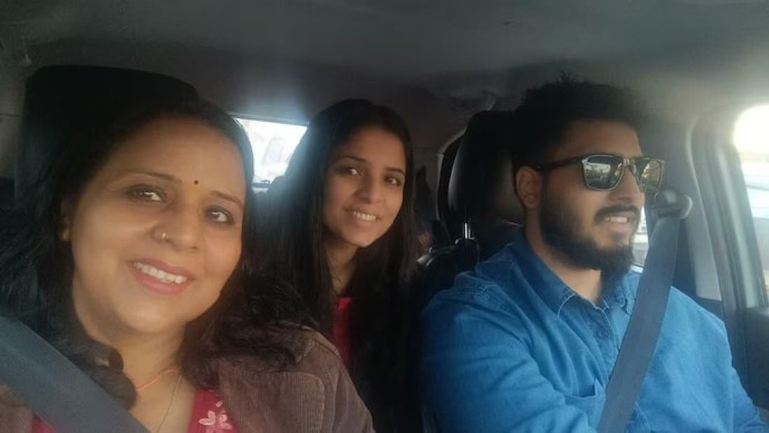 gharkekalesh's tweet photo. 🚨 HORROR! 25-year-old Hardik allegedly STABBED his twin sister Himshikha over 40 times and ASSAULTED his mother following an Instagram BREAKUP in Moradabad, Uttar Pradesh 😱

The suspect has been ARRESTED https://t.co/15tC2S53YA