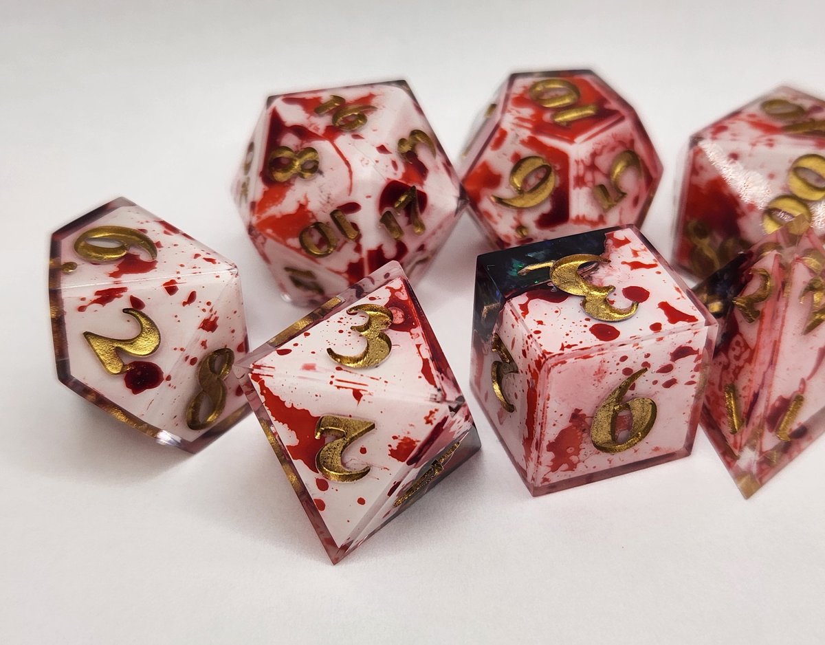 Slasher Dice Set 🔪
I cant wait to see the new Scream movie 🥰
Now available! 
#dnd #ttrpg #handmadedice #dice #dungeonsanddragons
etsy.com/shop/SinnamonR…