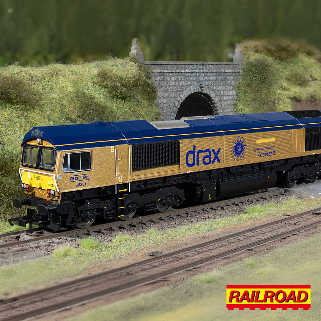 hornby's tweet image. Specially painted in a striking bold metallic gold livery, the GB Railfreight Class 66 66301 ‘Drax Power Station 50’ celebrates 50 years of the UK’s largest renewable power station.

Selling fast, get yours today 👉bit.ly/4uq4K4y

#Hornby #Modelrailways #Scalemodelling