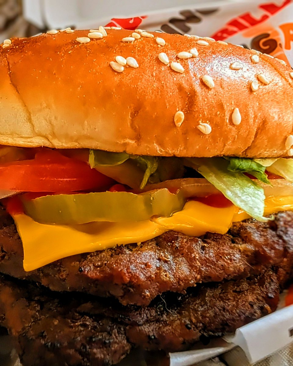 RealMiguelg2's tweet photo. Why be a clown 🤡? When you can be a King!  Have it your way at #burgerking https://t.co/0RWT30zcZa