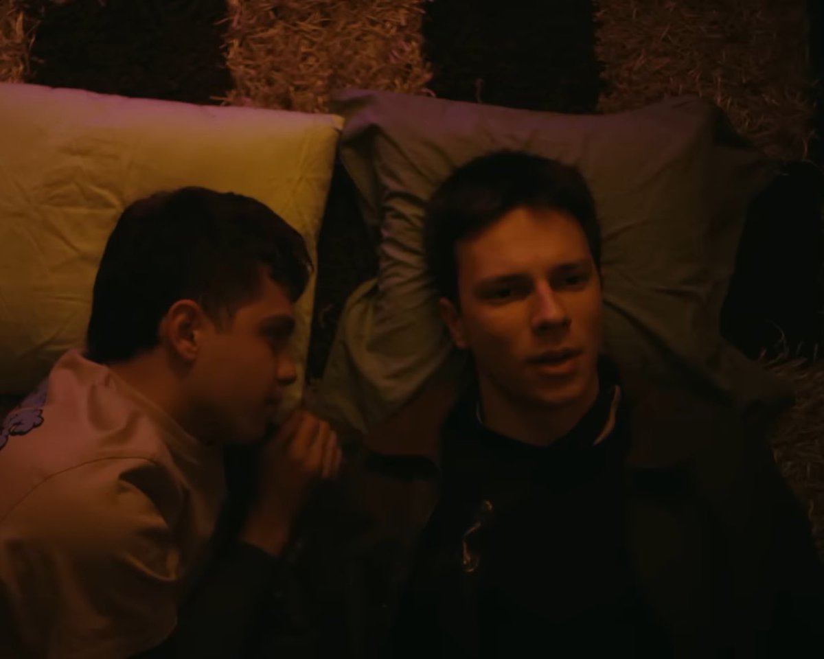 edmarendgame's tweet photo. fran's fanny bag making it to the minute by minute scene is making me crackkk upp #sramhr https://t.co/dseUDGHtrb