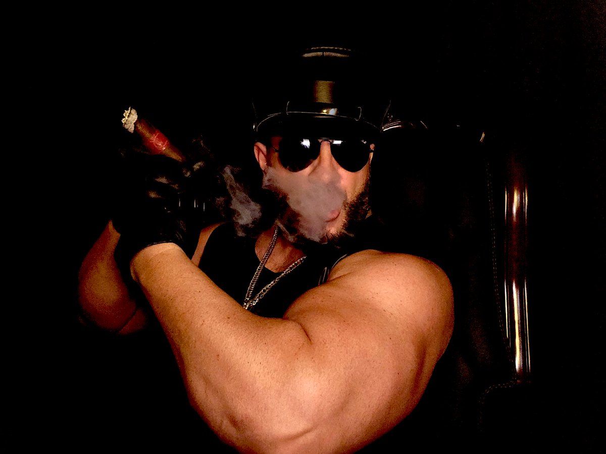 Dommuscleleather tweet media