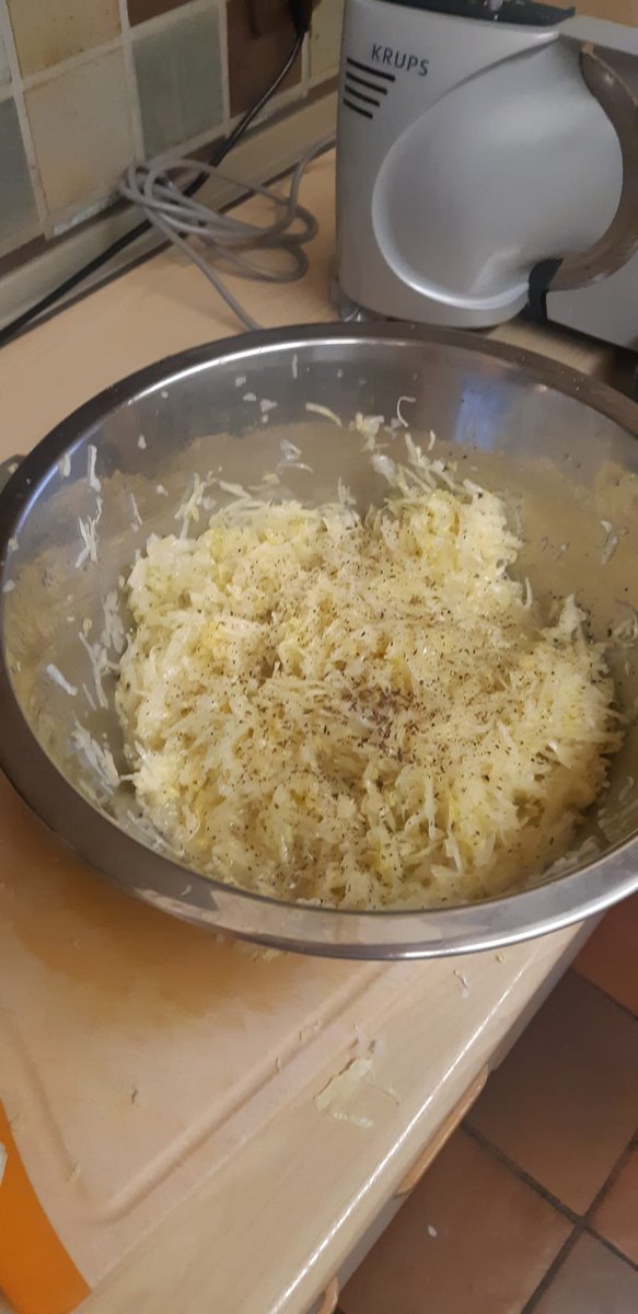 Hab Krautsalat gemacht, fühle mich bisschen rechts, lösche vieleicht später🥲