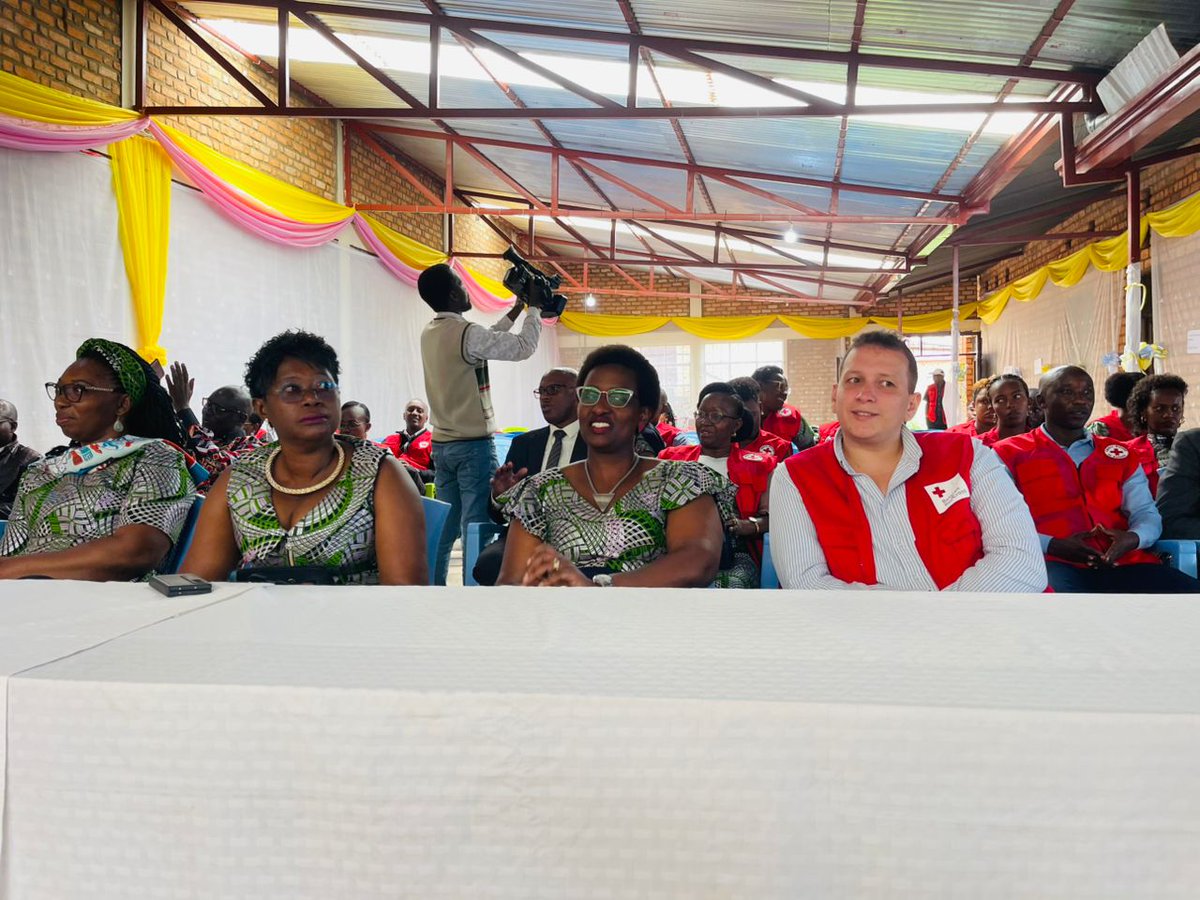 croix_rougebdi's tweet photo. Les femmes de la @croix_rougebdi ont célébré la Journée Internationale des Droits de la Femme ce 6/3/ 2026 par une assistance en vivres et non vivres aux enfants hébergés au centre des personnes handicapées de #Kiganda
https://t.co/YNGXmyYL4h
@ifrc @CroixRougeBE
@CroixRouge https://t.co/WWfS0EVp2e
