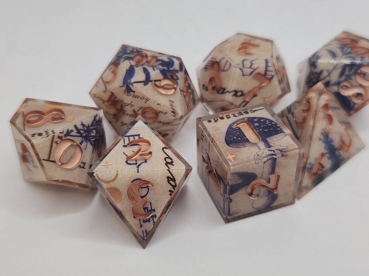 Restocked these goodies! From elegant to horror!
etsy.com/shop/SinnamonR…
#dnd #ttrpg #handmadedice #dice #dungeonsanddragons