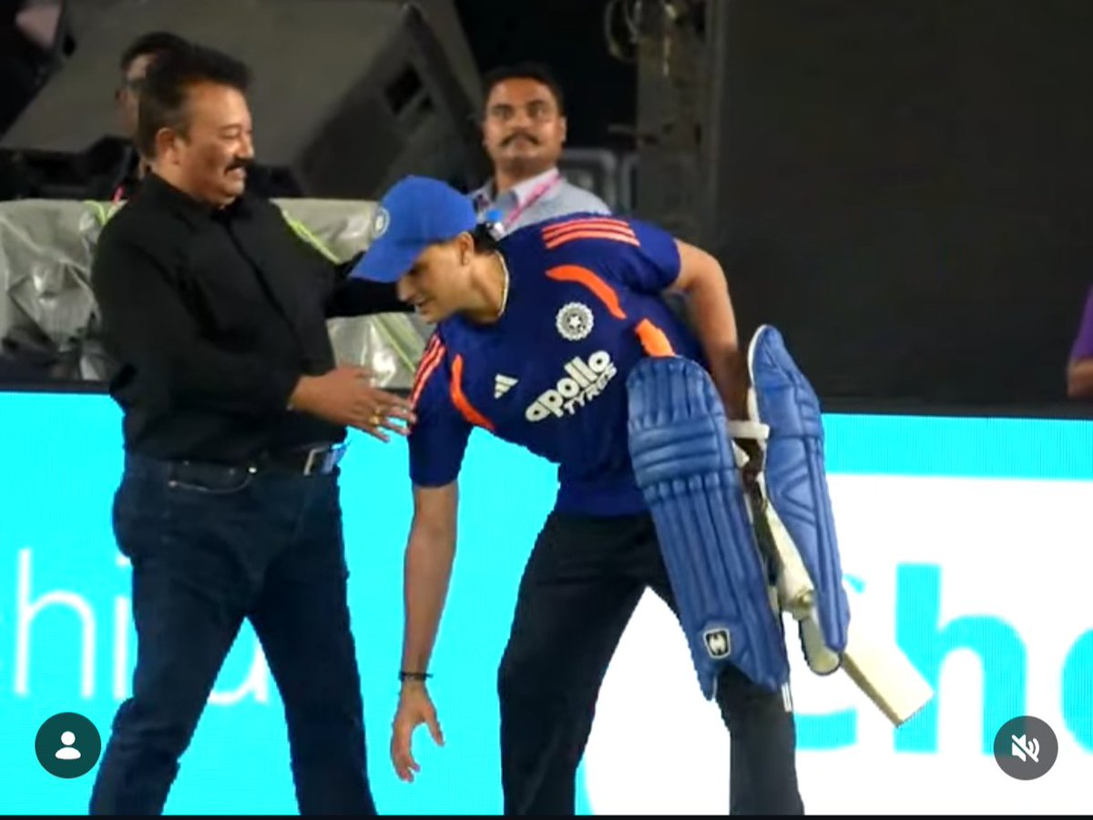Abhishek Sharma taking the blessings from his father ahead of the final. ❤️