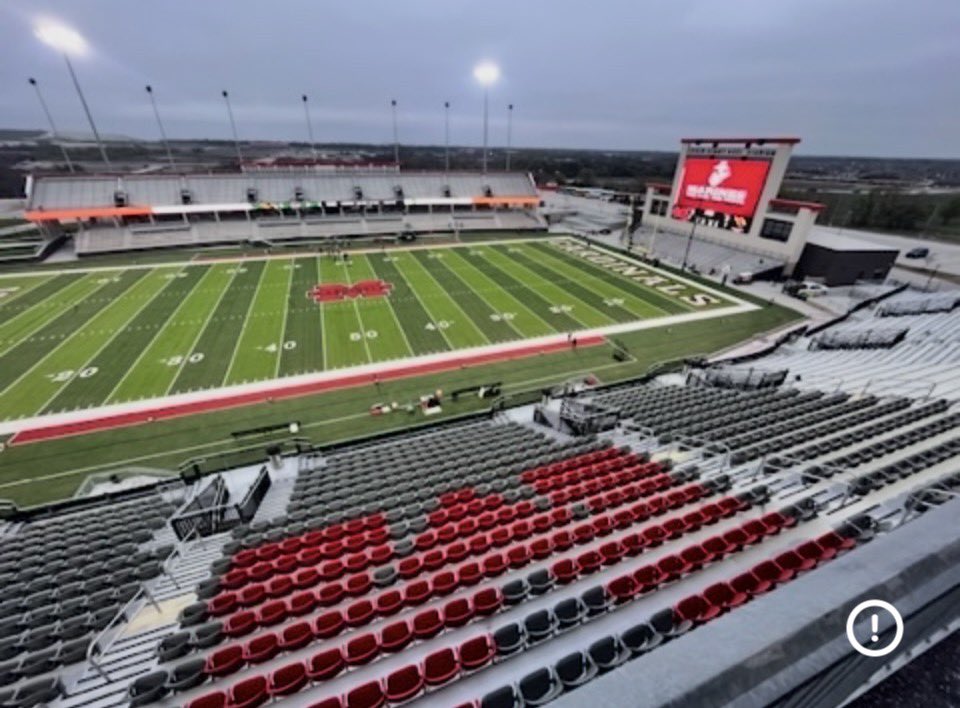 JoshGibsonPG's tweet photo. HWY 121 Clinic today!  @FootballMelissa has some of the best facilities in the NATION!  @Symmetry_Sports is PROUD to be a part of this project!  #txhsftbl @MattNally1 https://t.co/rbvqPRe1ww