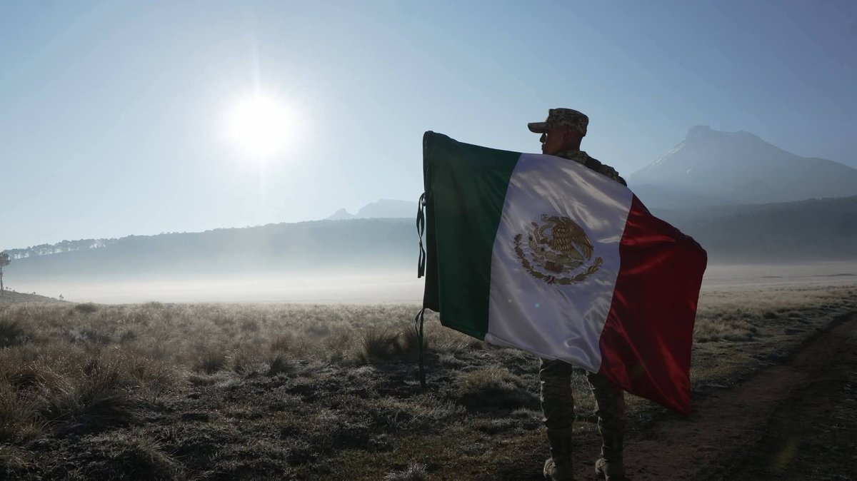 EJTO_FAM_GN's tweet image. 🦇 Mujeres en las Fuerzas Especiales 🦇 #Elite 

2 Militares del Curso de Sargentos de Fuerzas Especiales (CSFE)🛡️🗡️ del #EjércitoMexicano🇲🇽🪖, terminaron  su  entrenamiento de élite de  8 meses, diseñado para llevar al límite  sus capacidades de resistencia física y mental.