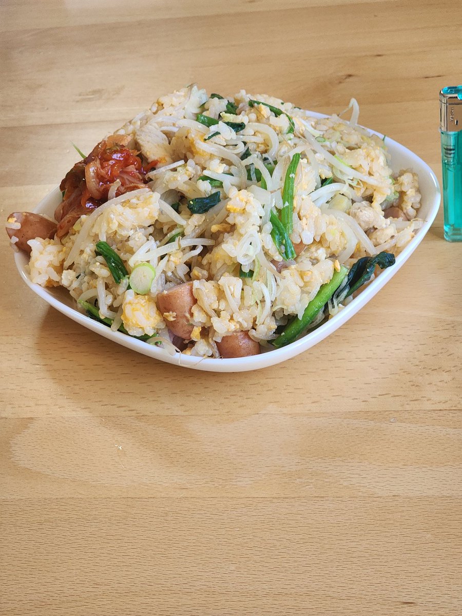 大盛り手抜き焼き飯！！
朝から満腹感！！