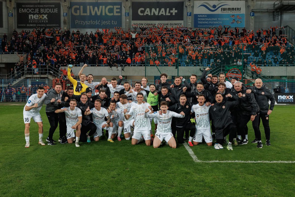 Praca, pokora i jedziemy dalej. 10 stacji zostało 🧡🤍💚 <a href="/ZaglebieLubin/">Zagłębie Lubin</a> <a href="/mkszaglebiepl/">mkszaglebie.pl ⚒</a> <a href="/_Ekstraklasa_/">PKO BP Ekstraklasa</a>