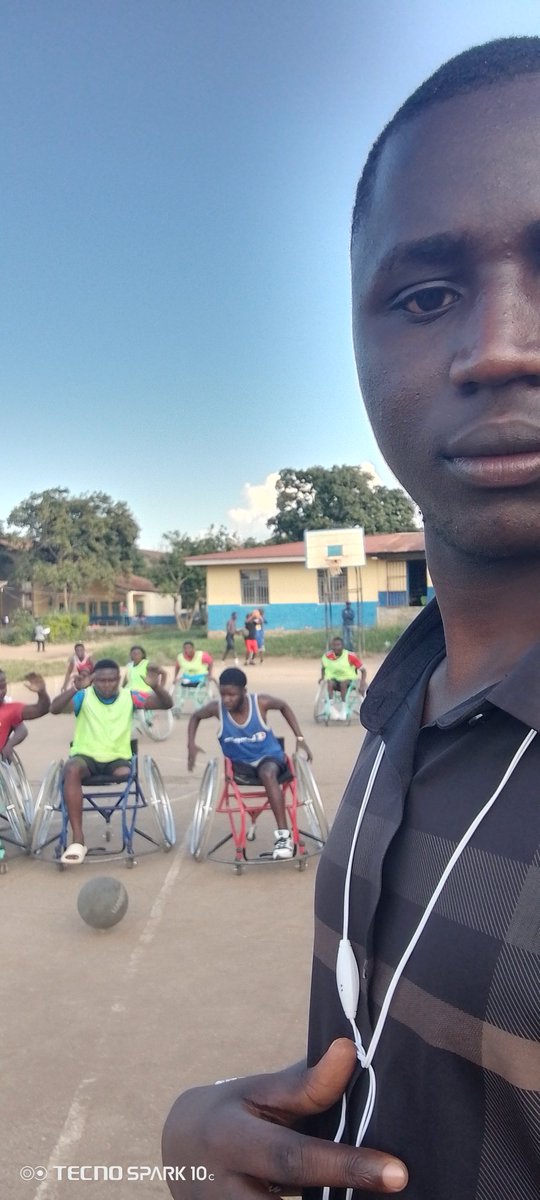 <a href="/seigneurCHRIS01/">Ilunga Mutombo Christian</a> Avec 500$ je vais payer 240$ pour deuxième tranche de mon frais académique,les restes pour mon club préféré de basket en fauteuil roulant qui s'entraîne chaque mardi Au terrain de l'isp bunia,Il serait très noble de penser aussi aux personnes handicapées, dont je suis le 1ère fan