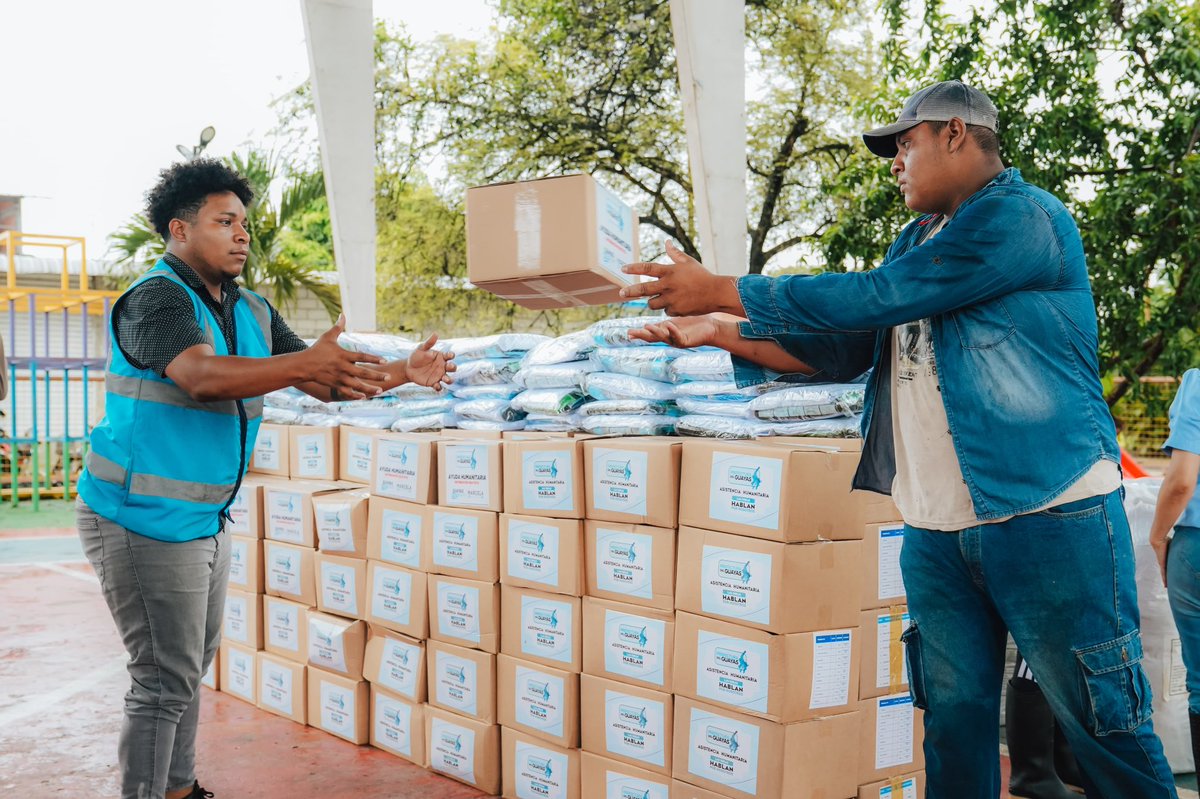 Hoy desplegamos a todo el equipo de la <a href="/PrefGuayas/">Prefectura del Guayas</a> para atender la emergencia invernal.
Realizamos una entrega simultánea en Daule, Salitre, Isidro Ayora, Lomas de Sargentillo, Guayaquil, Samborondón y Simón Bolívar, con 9 puntos de entrega y 2.002 familias atendidas con ayuda