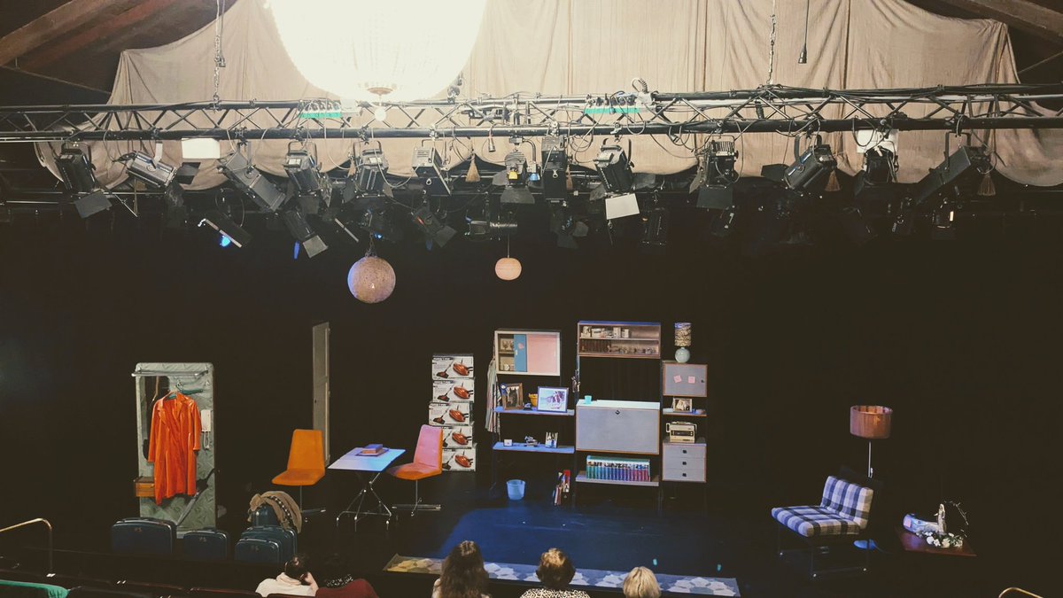 TommessThomas's tweet photo. Etwas Kultur muss sein. ✨ Heute Abend im Theater Laboratorium – die Atmosphäre ist einfach unschlagbar. #TheaterLaboratorium #Kultur #Theaterliebe #Abendprogramm https://t.co/H9EndtTcgf