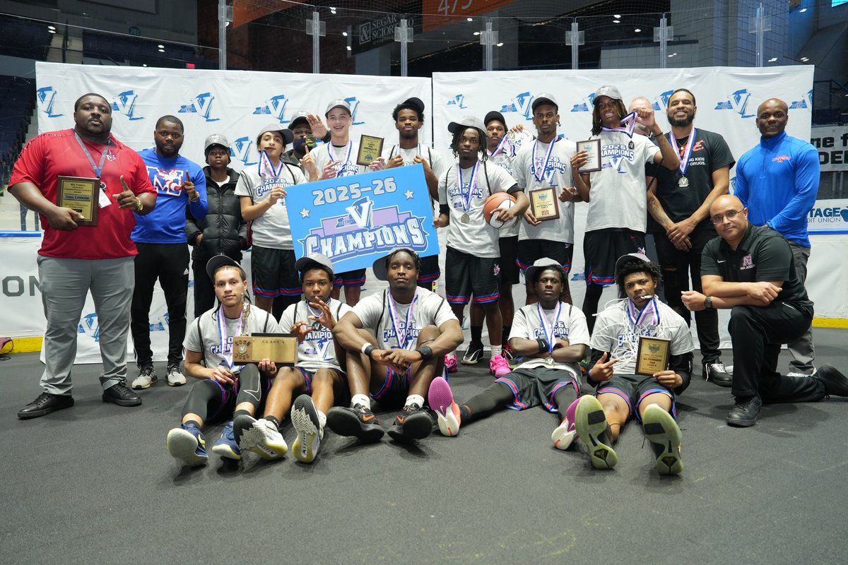 RCSDNYS's tweet photo. Congratulations to Monroe on their Section V Class A championship, beating the Wayne Eagles 49-47! #ONERCSD https://t.co/jbfqOoRfsR