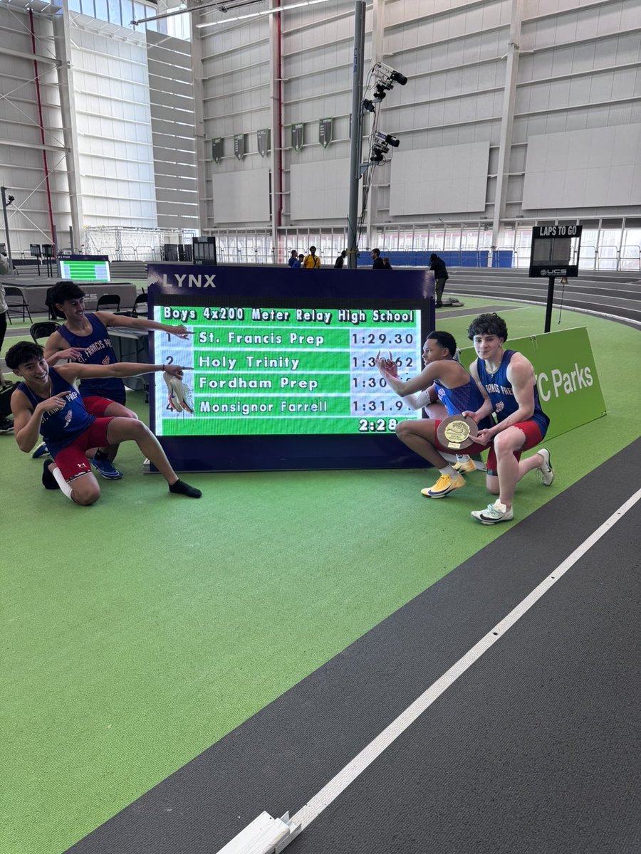 JDodson718's tweet photo. What a end to the indoor season 
Fastest 4x200 in the catholic school league✅
State qualifier✅
3rd fastest time in the state 1:29.30 (22.5) split ✅ https://t.co/BtwrYaSezJ
