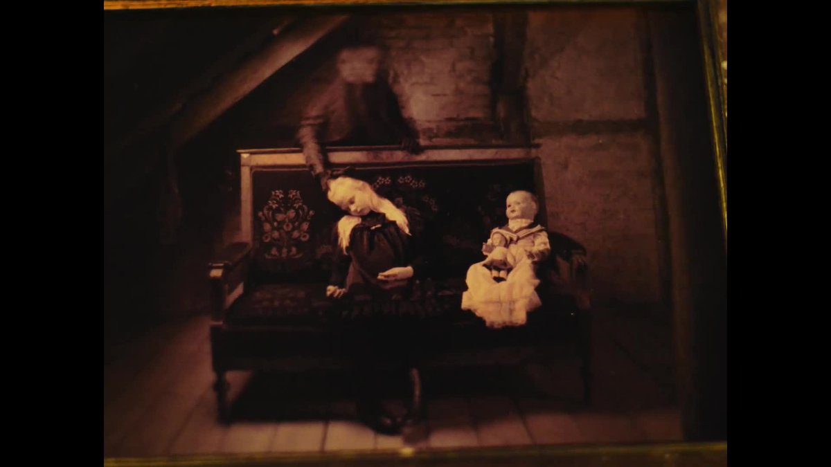 JamesStoorie's tweet image. Sound Of Falling (2025).

Feeling haunted is an heirloom. Trauma over issues of identity, isolation &amp;amp; mortality are passed down through German generations. My favourite first watch of '26 so far....

#horror #gothic #haunting #Germany #family #death #childhood #maschaschilinski