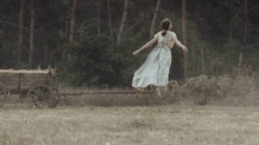 JamesStoorie's tweet image. Sound Of Falling (2025).

Feeling haunted is an heirloom. Trauma over issues of identity, isolation &amp;amp; mortality are passed down through German generations. My favourite first watch of '26 so far....

#horror #gothic #haunting #Germany #family #death #childhood #maschaschilinski