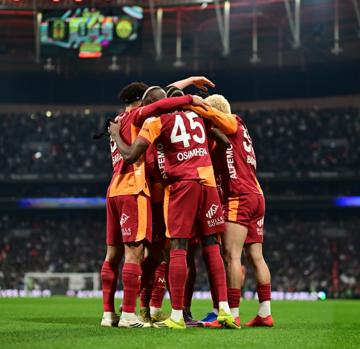 🦁 İyi geceler #Galatasaray ailesi! 🌃